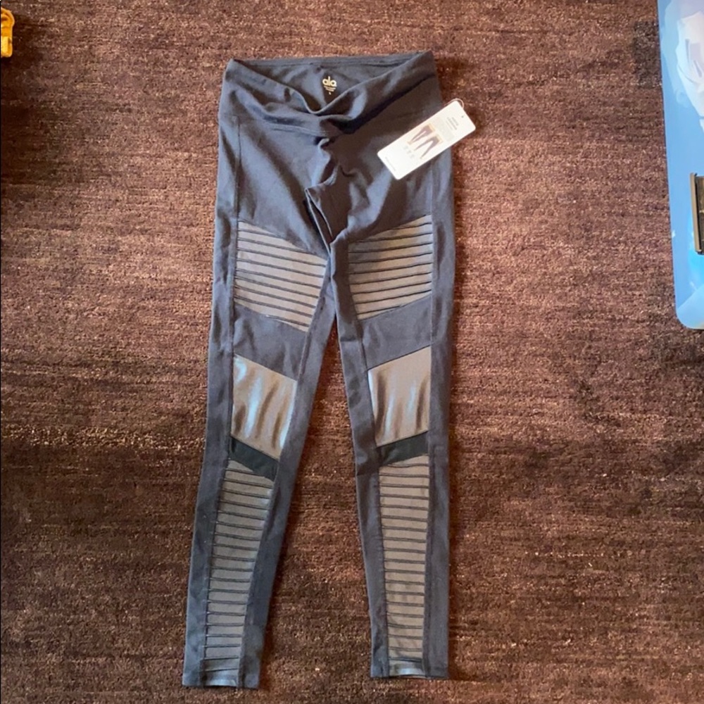 NEW Alo Yoga Black Moto Legging (S)